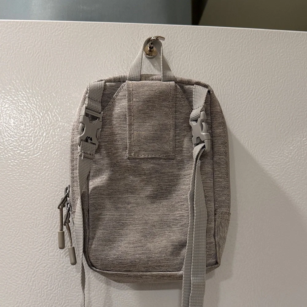 Herschel Supply Company Sinclair Crossbody - Picture 2 of 8